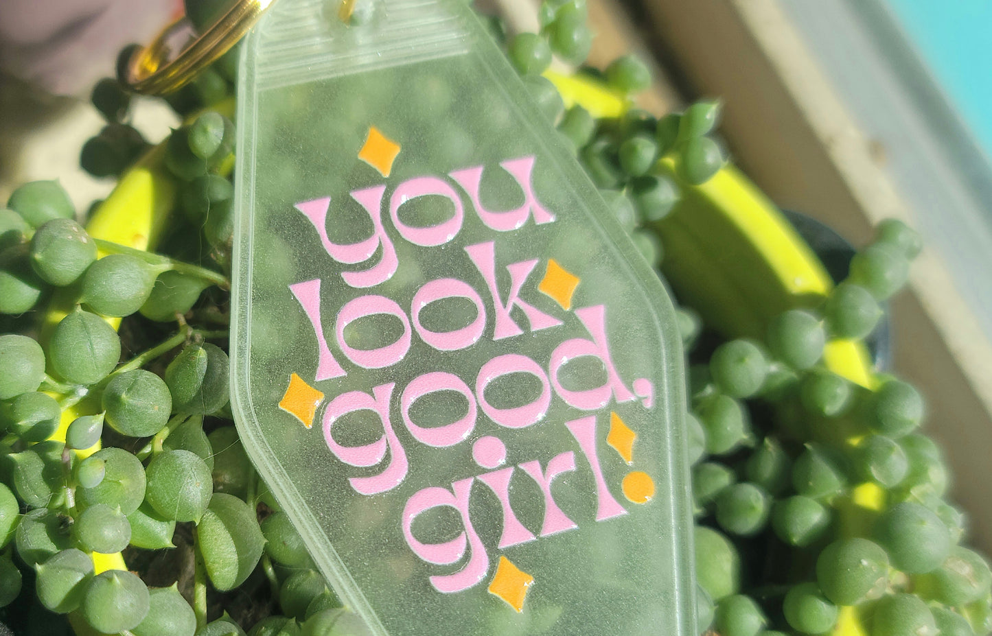 Glow in the dark "You look good girl" Clear keychain, Inspirational Motel keychain Gifts for her girly thing Car accessories purse decoration