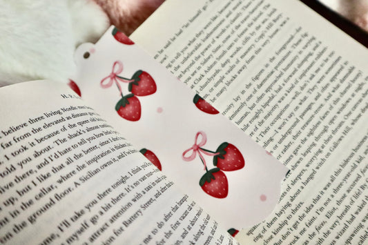 Coquette Strawberry Bow pattern bookmark| Gifts for book lovers Cute bookmarks, Simple Girly aesthetic, pink pattern